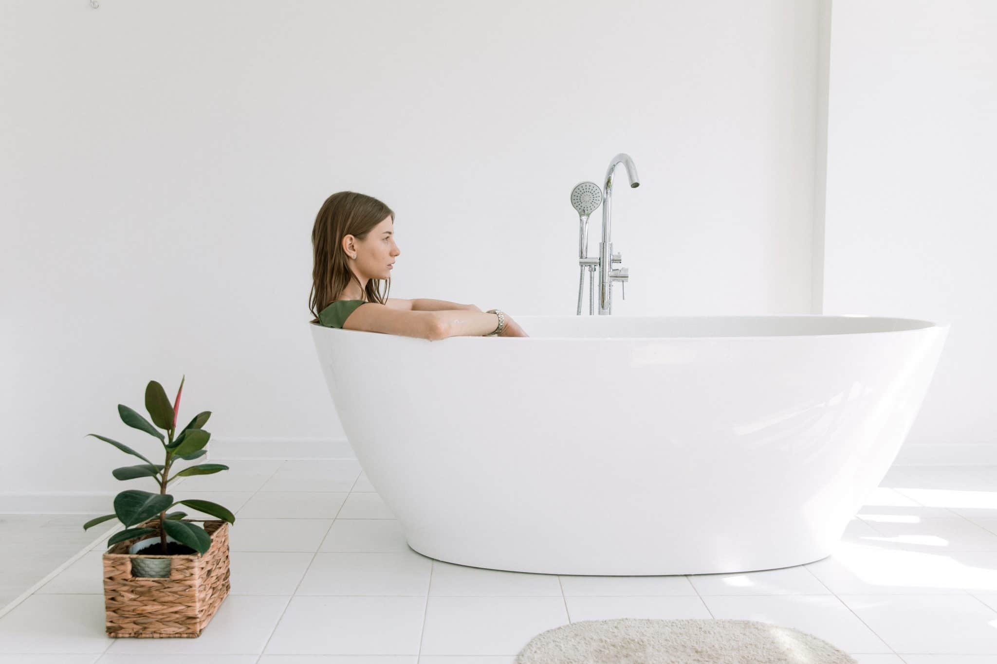 Can A Bathtub Fall Through the Floor? (7 Causes, 3 Preventative